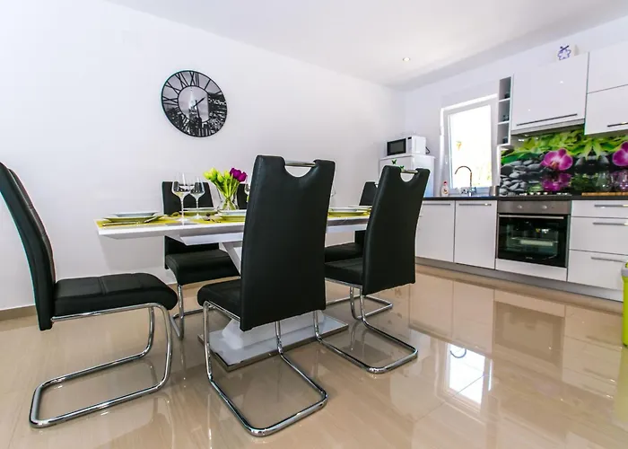 By Interhome בית נופש